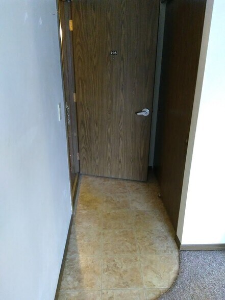 Building Photo - 401 N East St