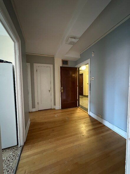 Building Photo - 440 N Park Ave