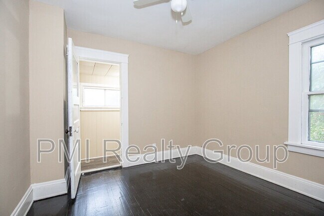 Building Photo - 888 Evangeline Rd