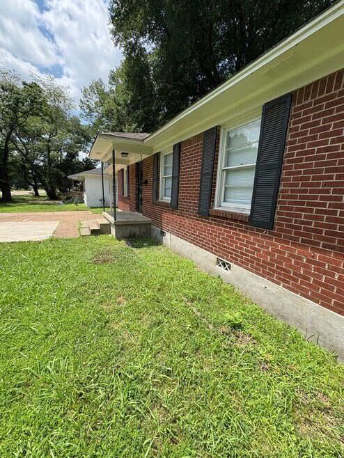 Building Photo - 1749 S Perkins Rd