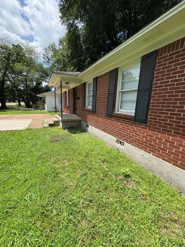 Building Photo - 1749 S Perkins Rd