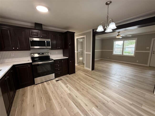 Primary Photo - 409 Regina Dr