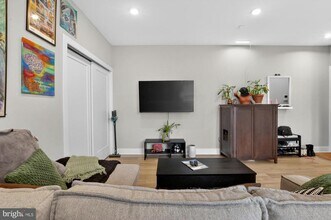 Building Photo - 6712 Ridge Ave