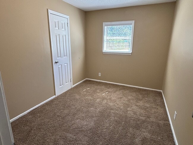 Building Photo - 5920 Windy Hill Cir S