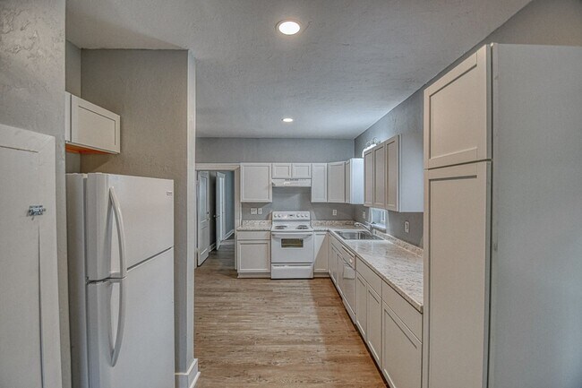 Building Photo - Newly Remodeled Campus Property! Lawn Care Included!