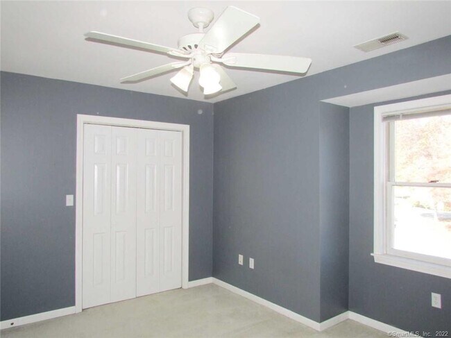 Building Photo - 1229 Winsted Rd