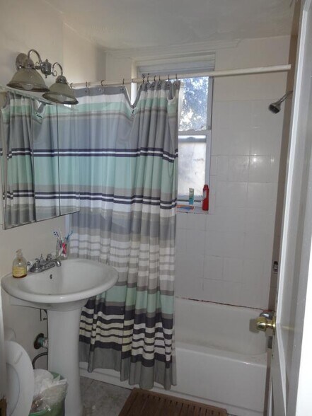 Building Photo - 41 Ashford St