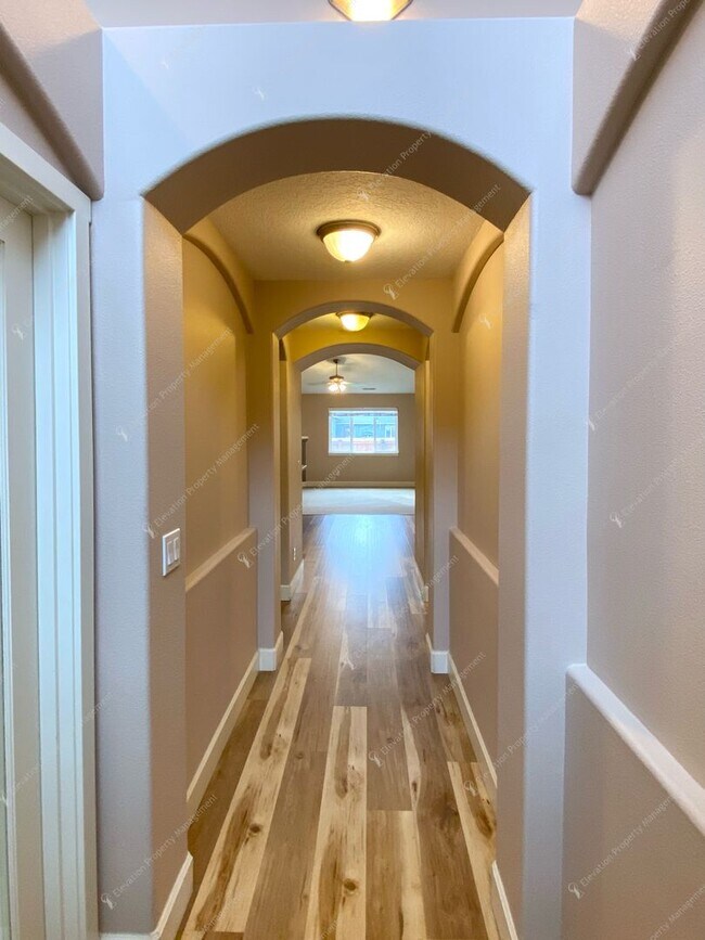 Building Photo - Single-level 3 BR-2BA Home in SE Bend