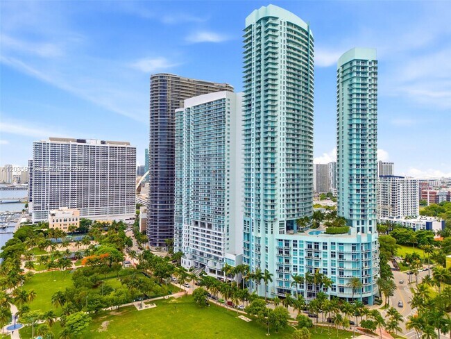 Building Photo - 1900 N Bayshore Dr