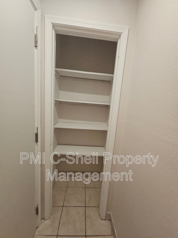 Building Photo - 3409 Green Briar Cir