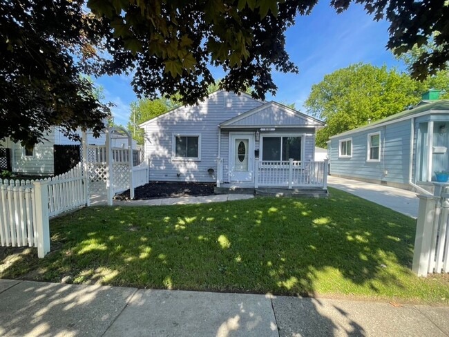 Building Photo - 2033 Wrenson St