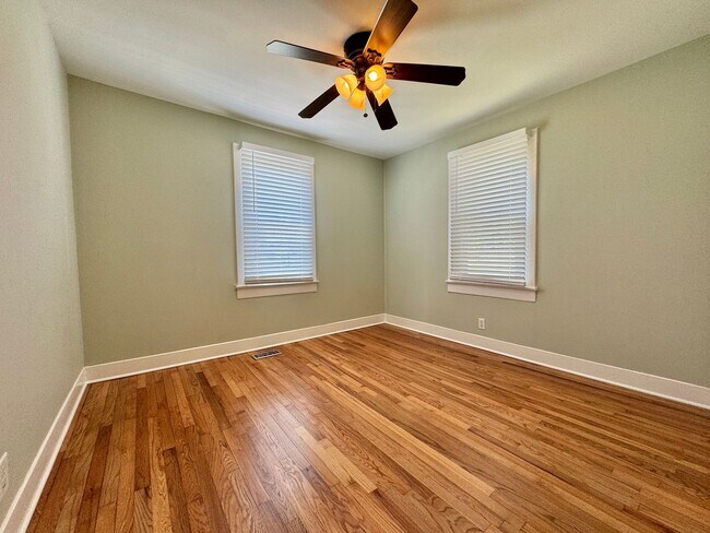 Building Photo - Nature Lovers - 3 Bed, 1 Bath Home w/ 1 Car Garage Close to Downtown Franklin