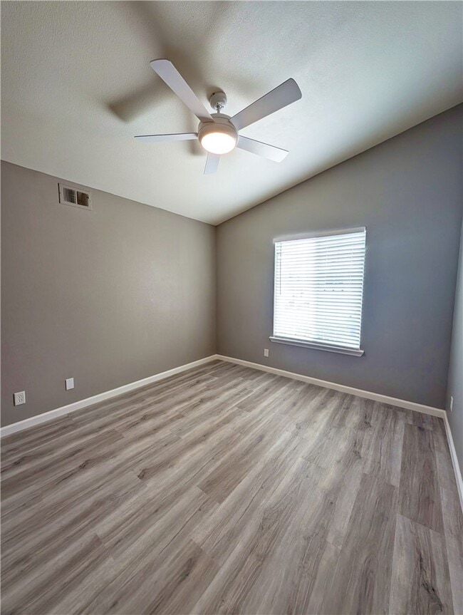 Building Photo - 132 Limerick Ln