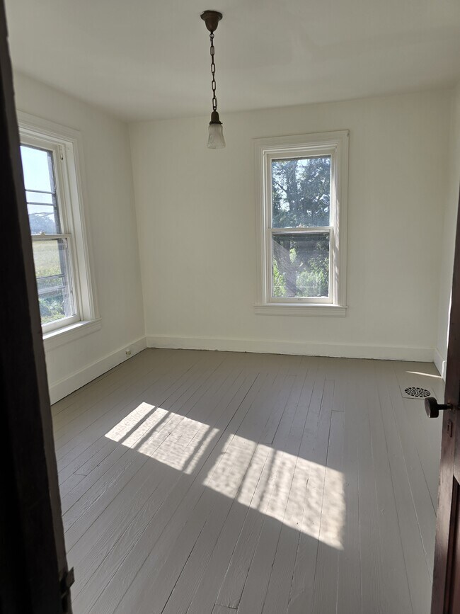 Building Photo - 146 Clouser Rd