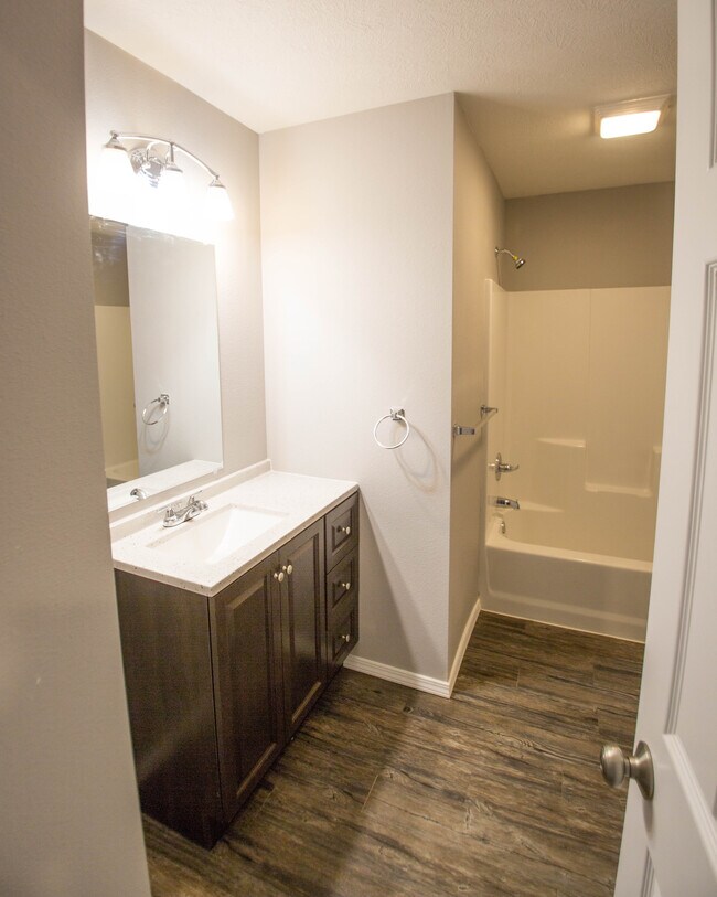 Building Photo - 805 Windmill Dr