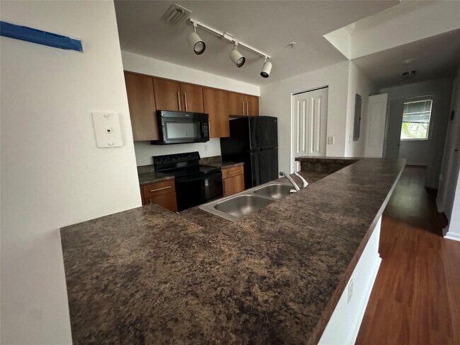 Building Photo - 5800 W Sample Rd