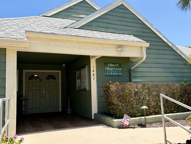 Building Photo - 1590 SE Dewberry Ct
