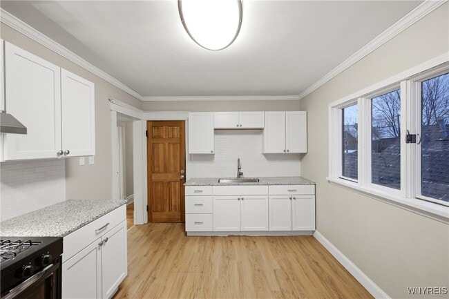 Building Photo - 359 Parkdale Ave