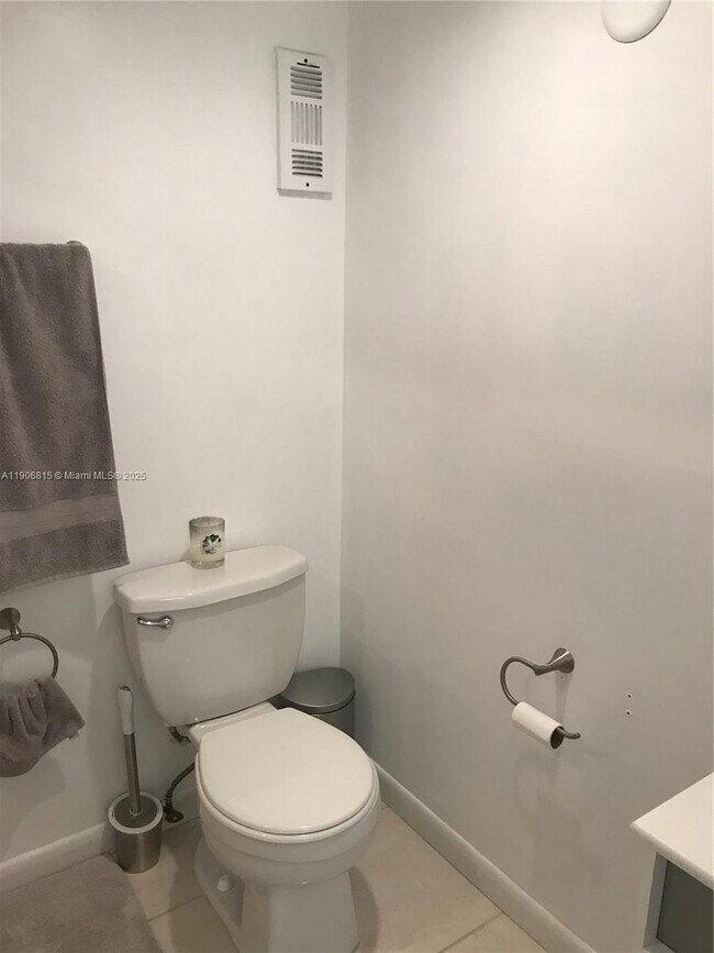 Building Photo - 14830 Naranja Lakes Blvd