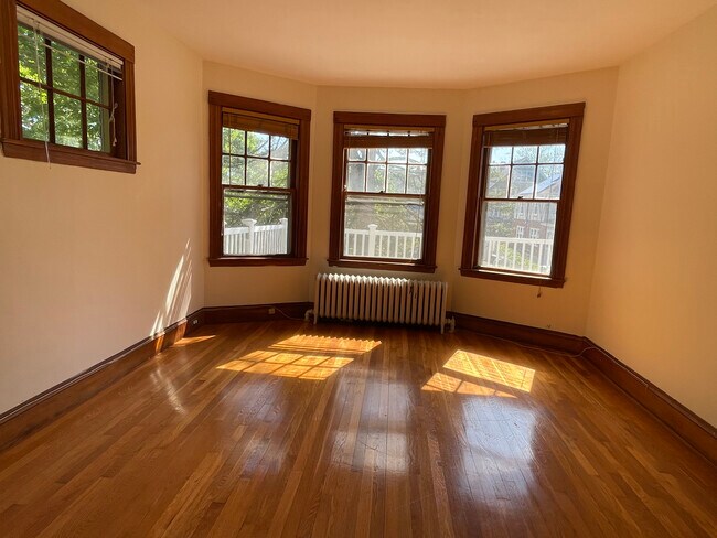 Building Photo - 111 Russett Rd