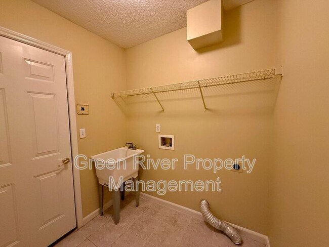 Building Photo - 8716 Canopy Oaks Dr