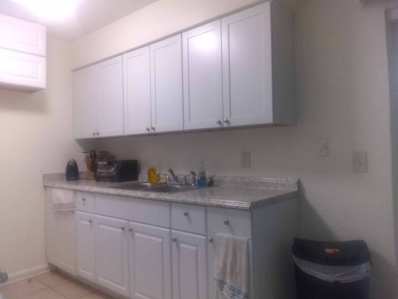 Building Photo - 7024 SW 18th Pl