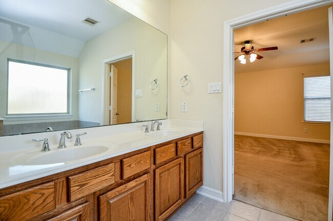 Building Photo - 8223 Summer Lake Pass Ln