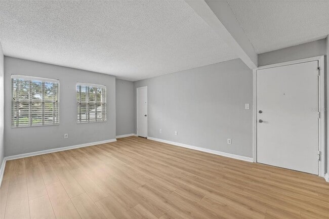 Building Photo - 317 E Amelia St