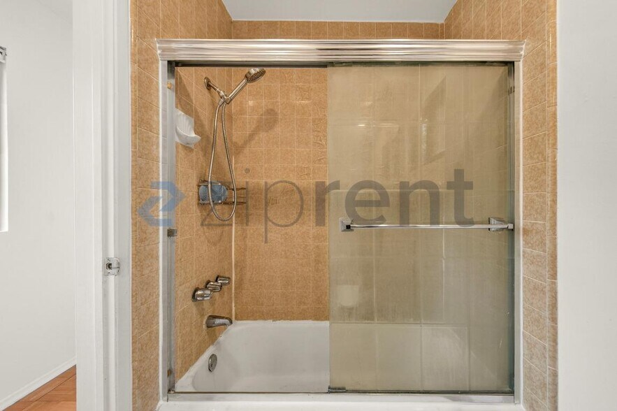 Building Photo - 670 Woodland Dr