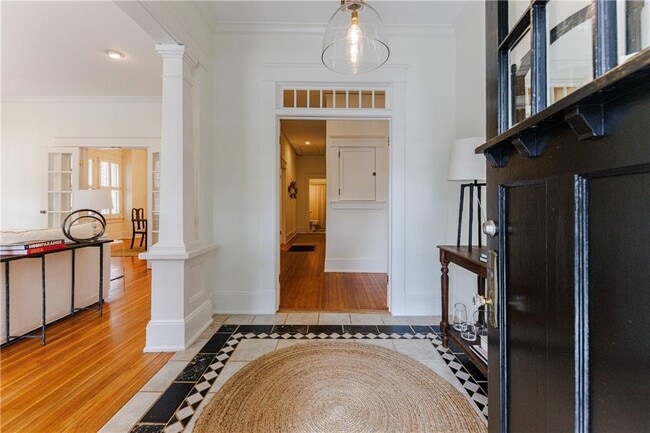 Building Photo - 654 Cresthill Ave NE