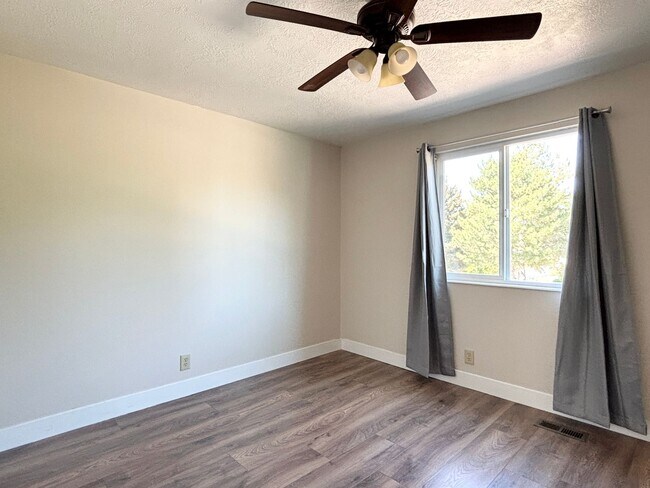Building Photo - Mountain Views at Meadow Cove on 1/4 Acre ...
