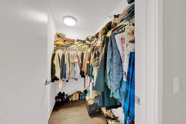 Building Photo - 545 N Dearborn St