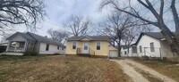 Building Photo - Cozy One Bedroom/One Bath Home
