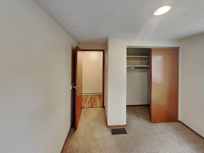 Building Photo - 94 E 18th Ave