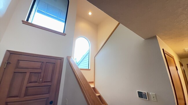 Building Photo - 4bd/3ba HUGE Home w/Hardwood Floors, Russian Fireplace, 2-Car Garage & Fenced Back Yard!