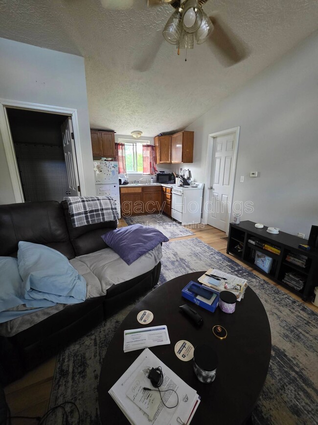 Building Photo - 419 Walnut Ave