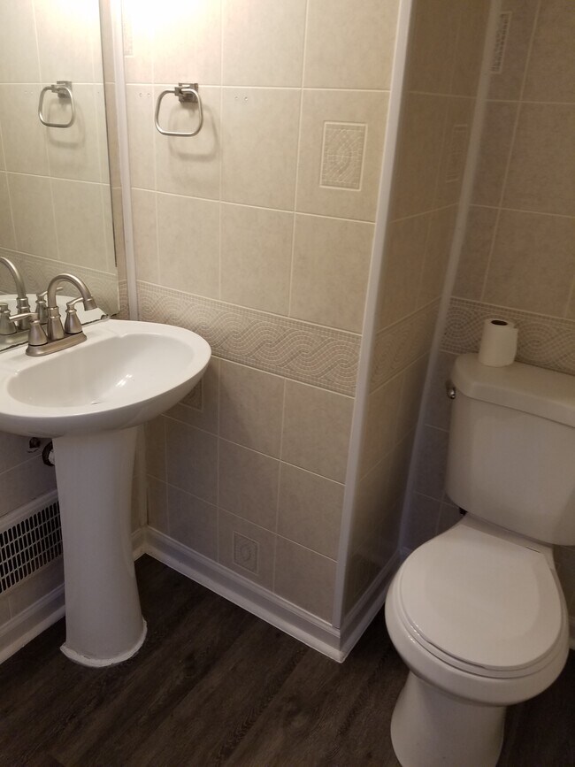 Building Photo - 22 Reba Ave