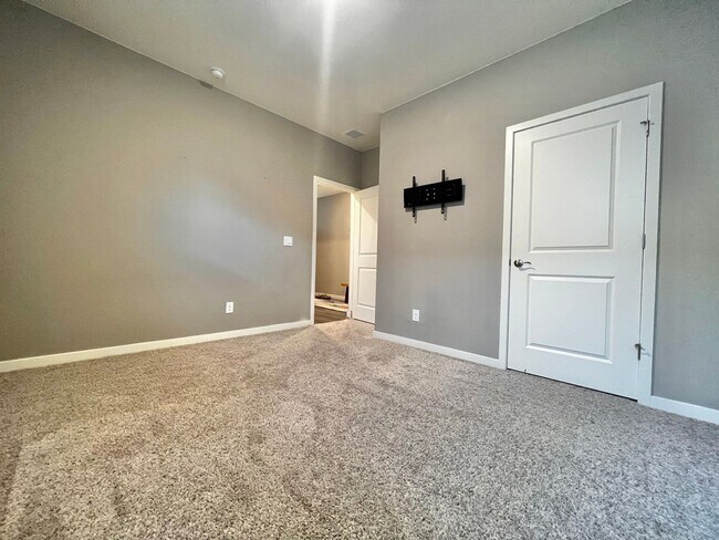 Building Photo - Gorgeous 4-Bed 2-Bath home Fort Collins, CO!