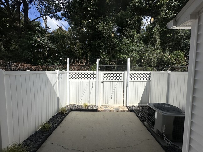Back patio - 1215 Green Oaks Ln