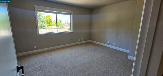 Building Photo - 1597 Ashwood Dr