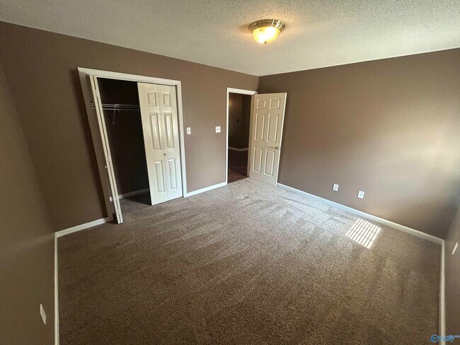 Building Photo - 111 Sunnyfield Dr
