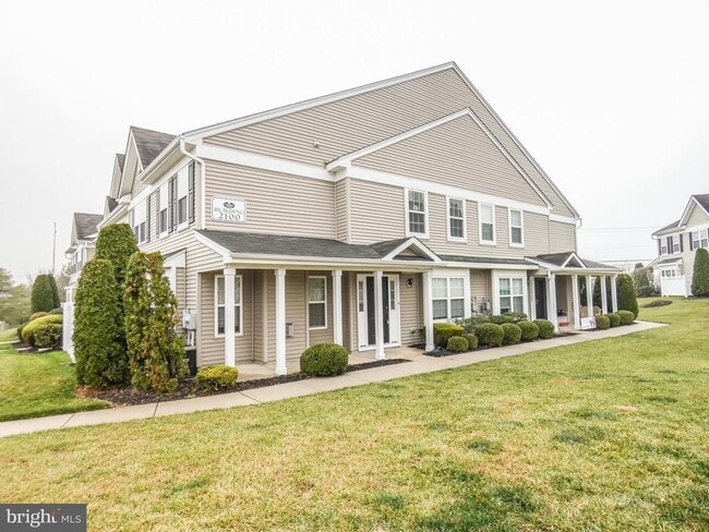 Building Photo - 2105 Lexington Mews