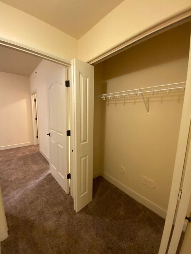 Building Photo - 6800 N Spurwing Loop