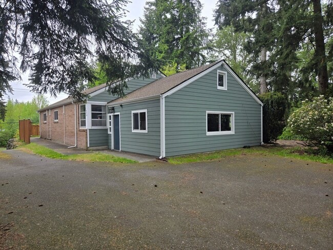 Building Photo - Spacious Single-Story 3 Bed / 2 Bath Home in Federal Way