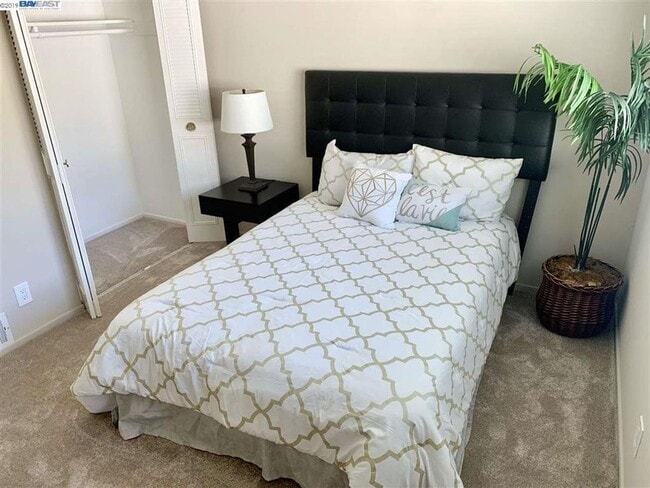 Building Photo - Pleasanton Laguna Vista 2 Bed / 1 bath, updated kitchen & bathroom, Two Year Lease required, Comm...