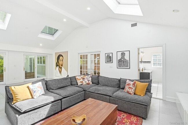 Building Photo - 60 Hillside Ln