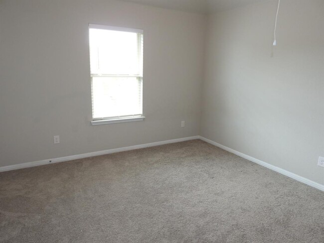 Building Photo - 108 Hauser Dr