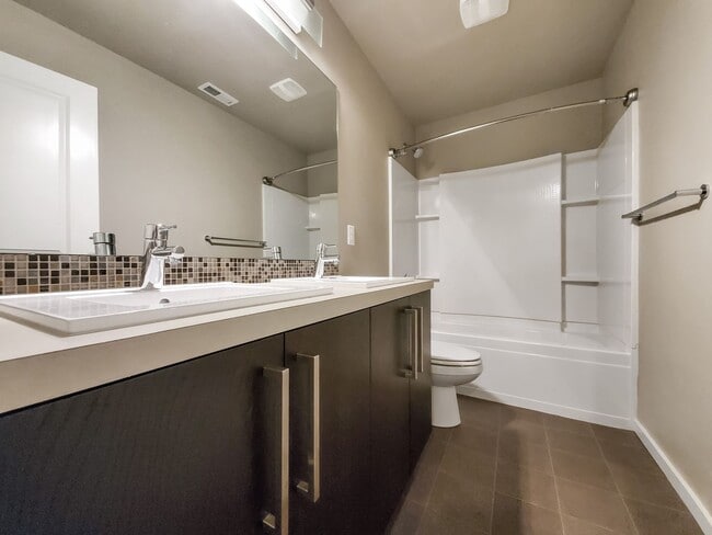 Building Photo - Luxury 2-Story house in private Cul de Sac