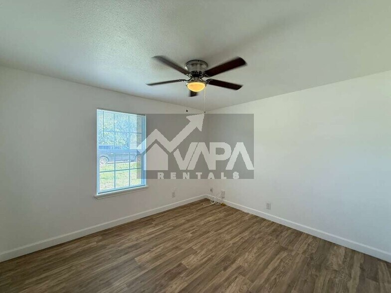 Building Photo - 7210 Glen Cross Dr