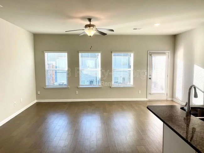 Building Photo - 1400 Smith St SE